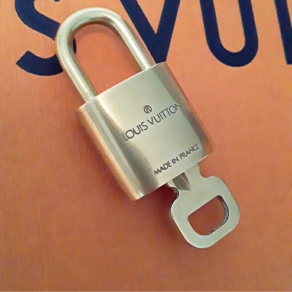 Authentic LV Louis Vuitton Lock and Key #321 - Picture 4 of 4